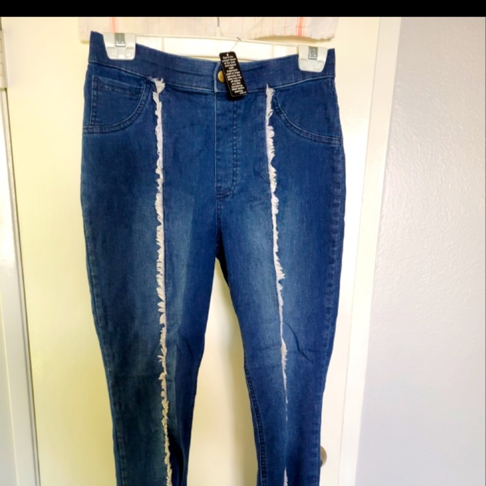 Zeza B. Solid blue jeggings.